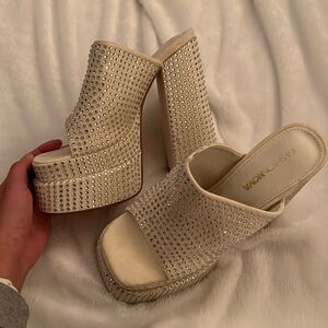 PLATFORM HEELS